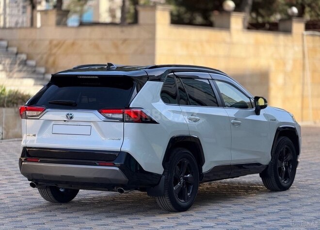 Toyota RAV4-10