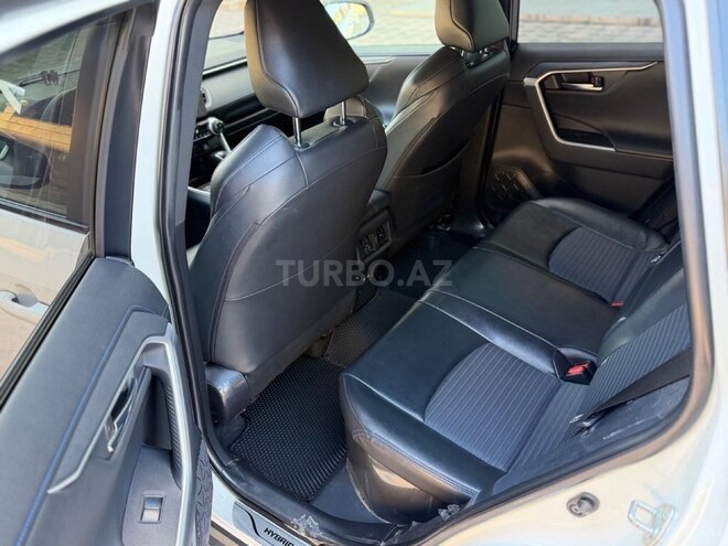 Toyota RAV4-15
