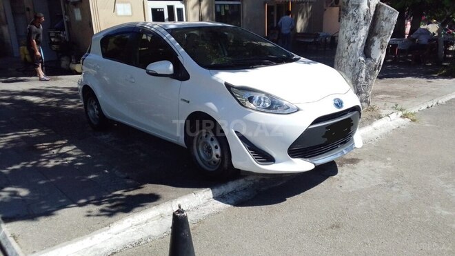 Toyota Aqua-2