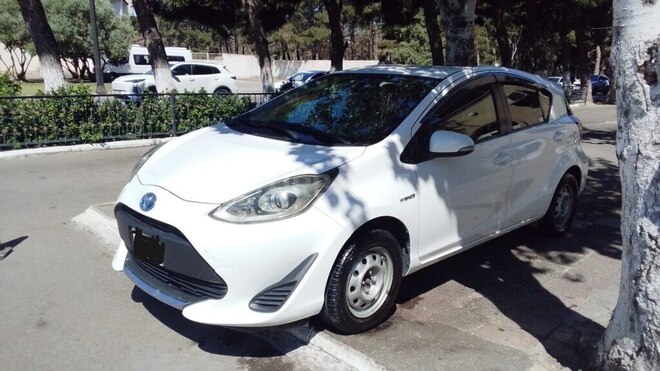 Toyota Aqua-3