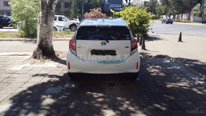 Toyota Aqua-5