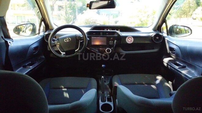 Toyota Aqua-7