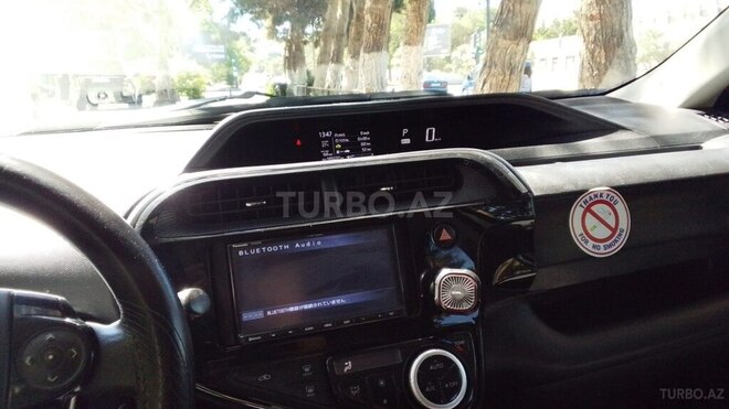 Toyota Aqua-16