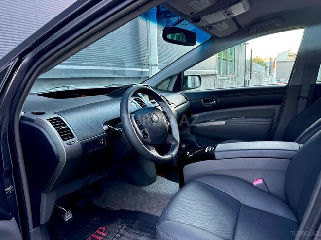 Toyota Prius-13