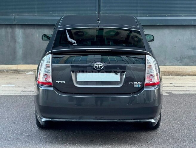 Toyota Prius-12