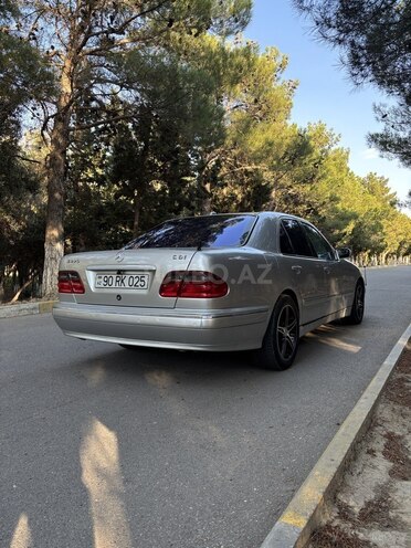 Mercedes E 270-8