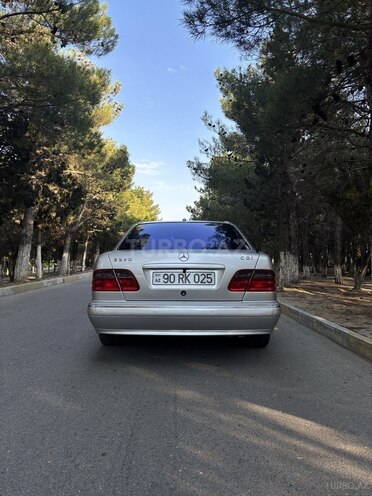 Mercedes E 270-6