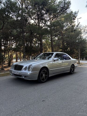 Mercedes E 270-4