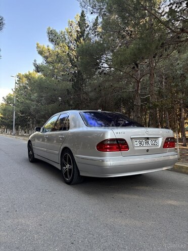 Mercedes E 270-2
