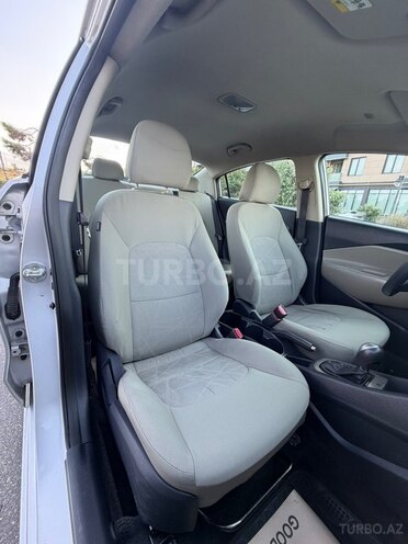 Kia Rio-15