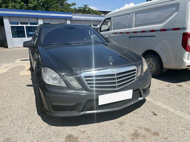 Mercedes E 220-1