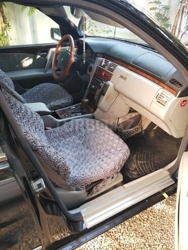 Mercedes E 240-4