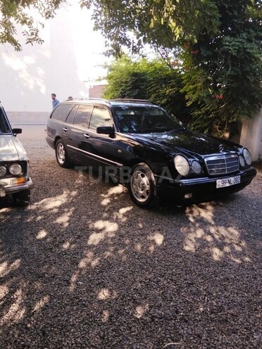 Mercedes E 240-3
