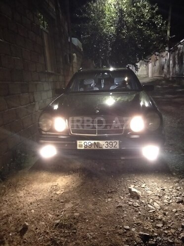 Mercedes E 240-7