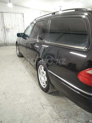 Mercedes E 240-10