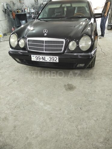 Mercedes E 240-11