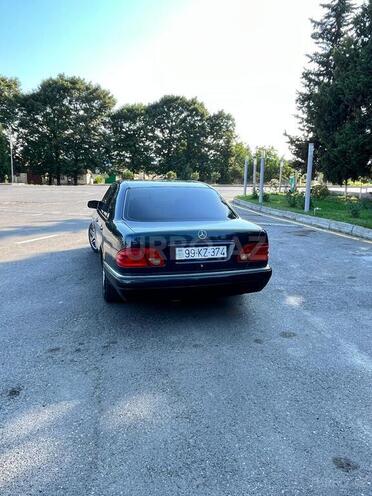 Mercedes E 240-2