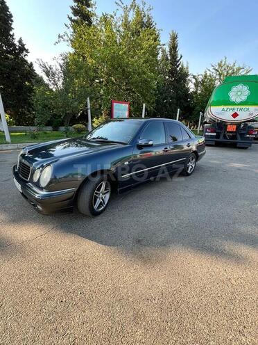 Mercedes E 240-3