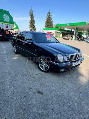 Mercedes E 240-4