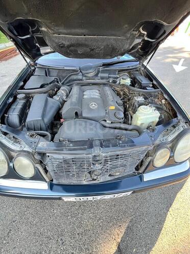 Mercedes E 240-7