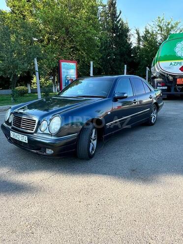 Mercedes E 240-8