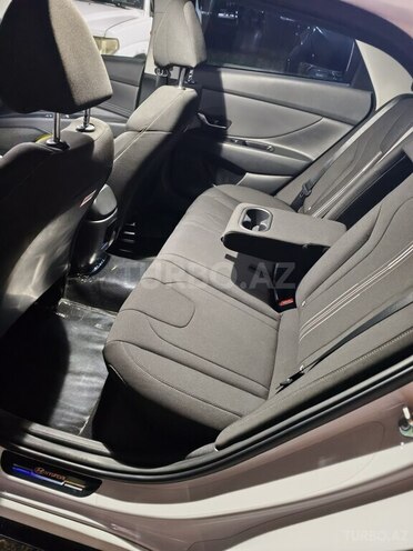 Hyundai Elantra-4