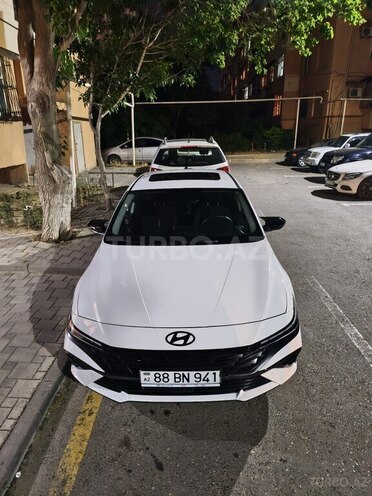 Hyundai Elantra-1