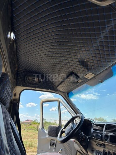 Ford Transit-5