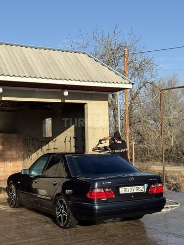Mercedes E 240-2