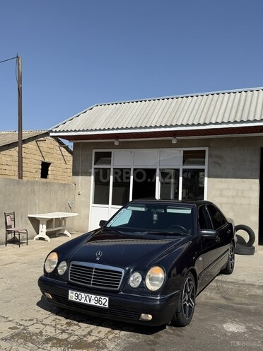 Mercedes E 240-6