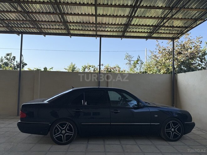 Mercedes E 240-3