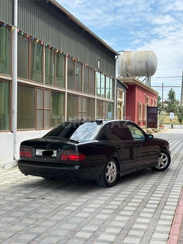 Mercedes E 220-4