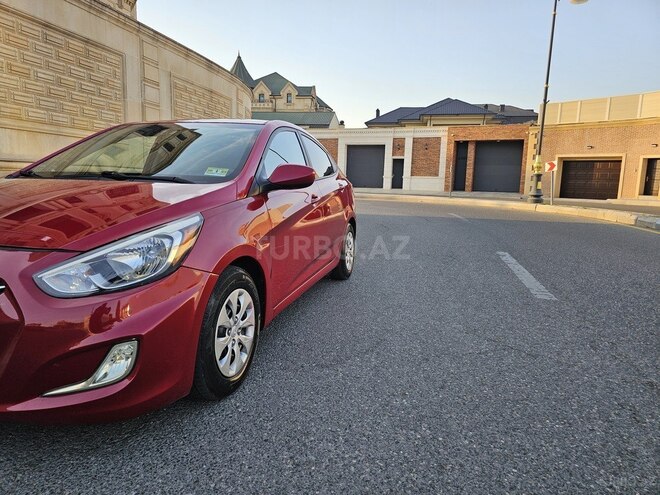Hyundai Accent-2