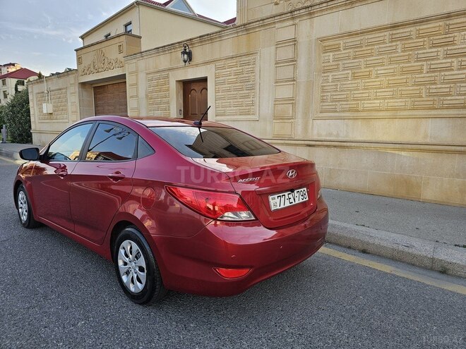 Hyundai Accent-7