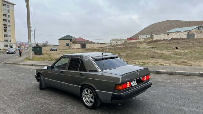 Mercedes 190-4