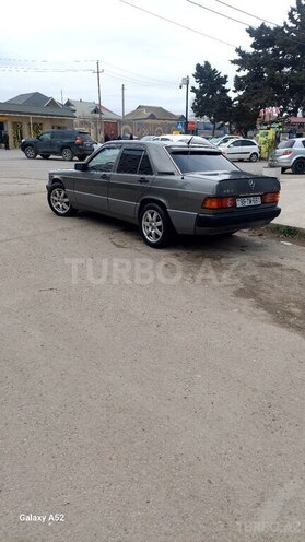 Mercedes 190-2