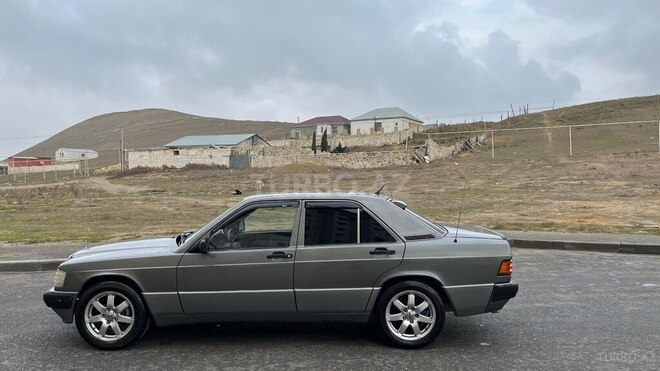 Mercedes 190-8