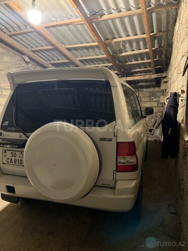 Mitsubishi Pajero io-4