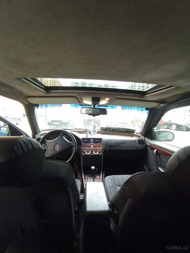 Mercedes E 200-2