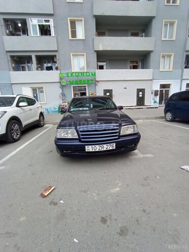Mercedes E 200-1