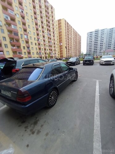 Mercedes E 200-4