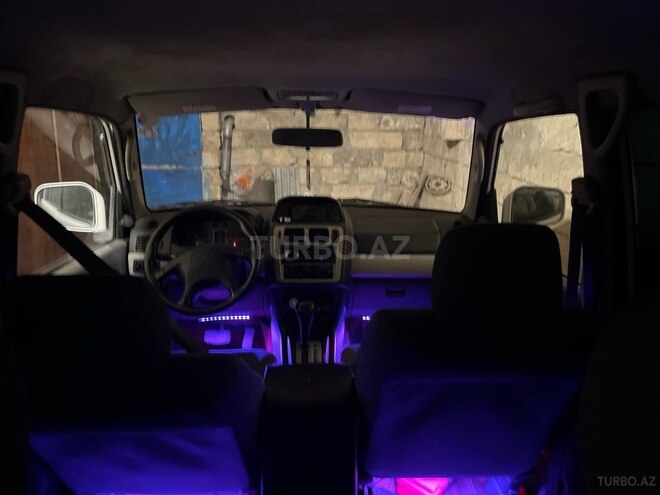 Mitsubishi Pajero io-7