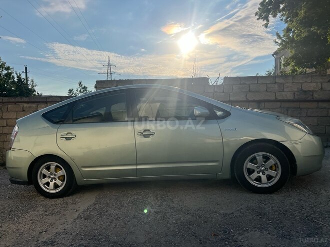 Toyota Prius-5