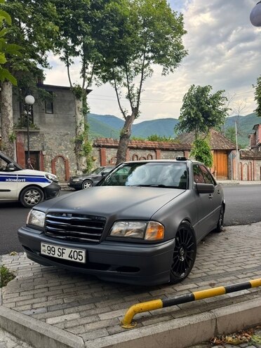 Mercedes C 200-1