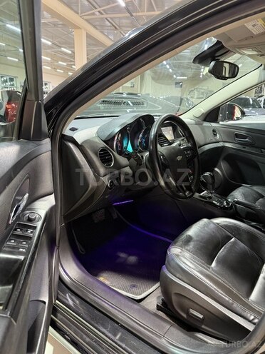 Chevrolet Cruze-13