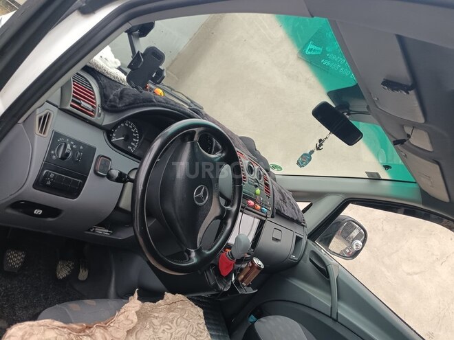Mercedes Vito 111 CDI-13