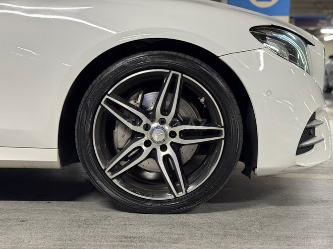 Mercedes E 200-11