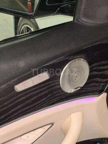 Mercedes E 200-19