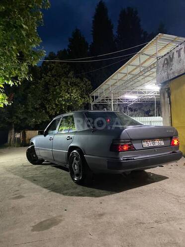 Mercedes 250 D-6