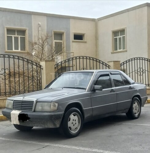Mercedes 190-1